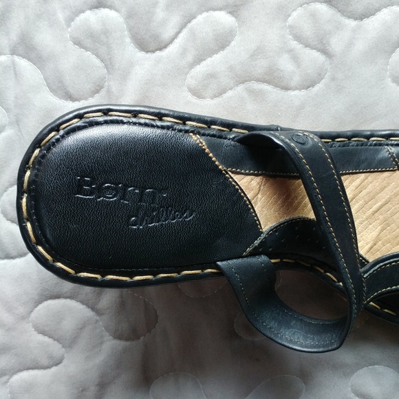Born Drilles Black Leather T-Strap Wedge Heel 10 - Picture 3 of 4